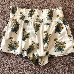 Kate Quinn Organic Cotton Comfy Smocked Shorts Chamomile Large